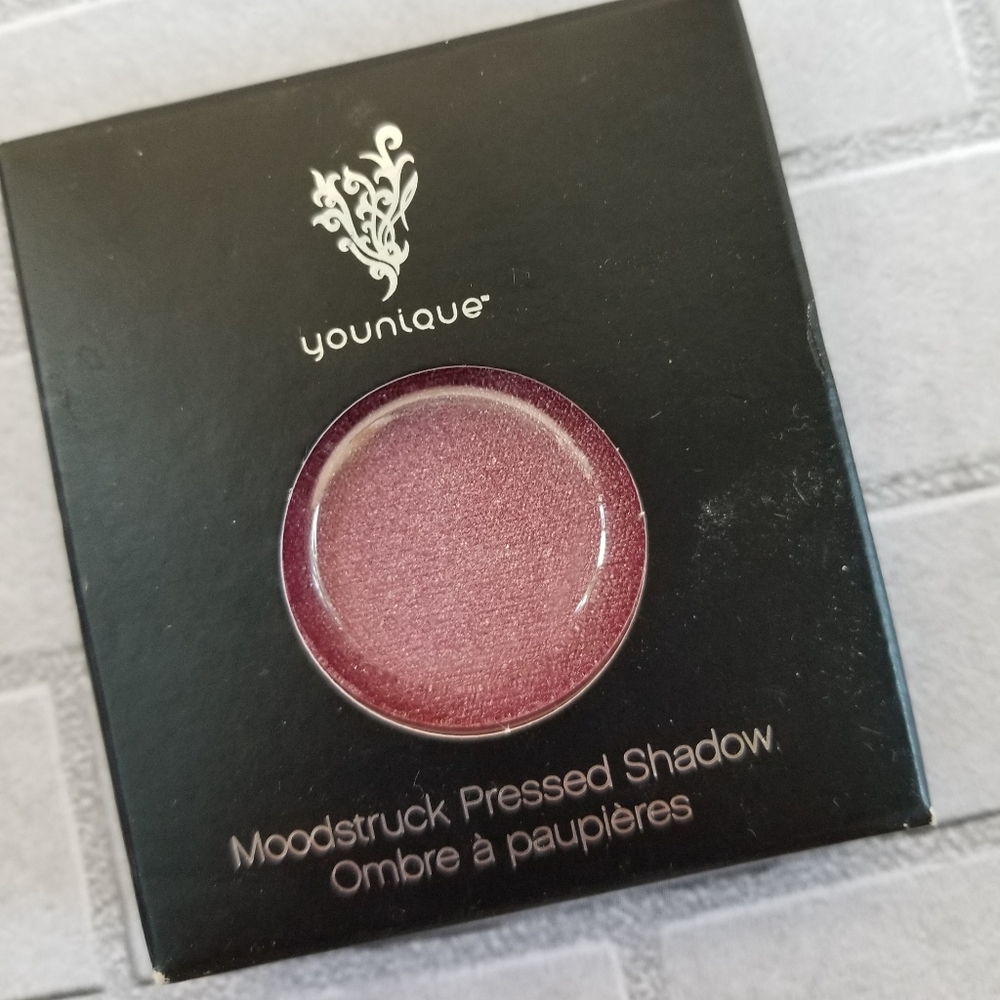 Younique Moonstruck Pressed Shadow Eye